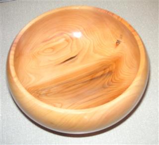 Dave Hadler won a commended certificate for this yew bowl